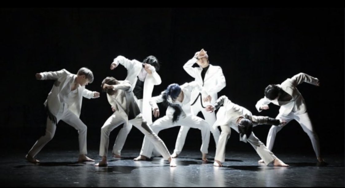 AttorneyTeez's tweet image. 4- Did Ateez copy the "BTS pose"? Firstly, you're stupid because the postures are different. Secondly, neither BTS nor Ateez created these contemporary dance movements. Claiming rights over this dance is INSANE.