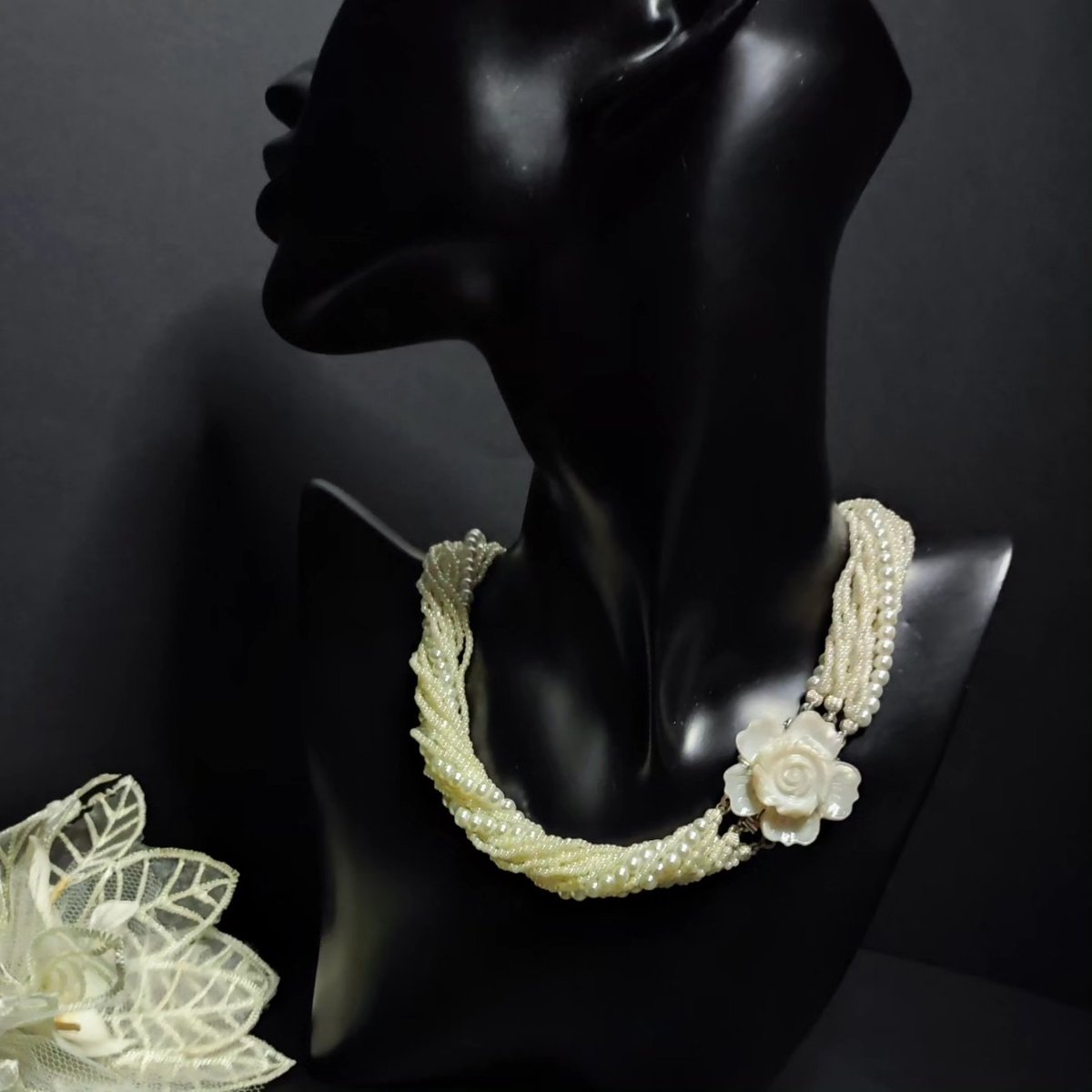 Asymmetrical  choker necklace 
etsy.com/it/listing/164…
#necklace #choker #necklaces #beadednecklace #motherofpearl #handmadejewelry #etsysale #etsylove