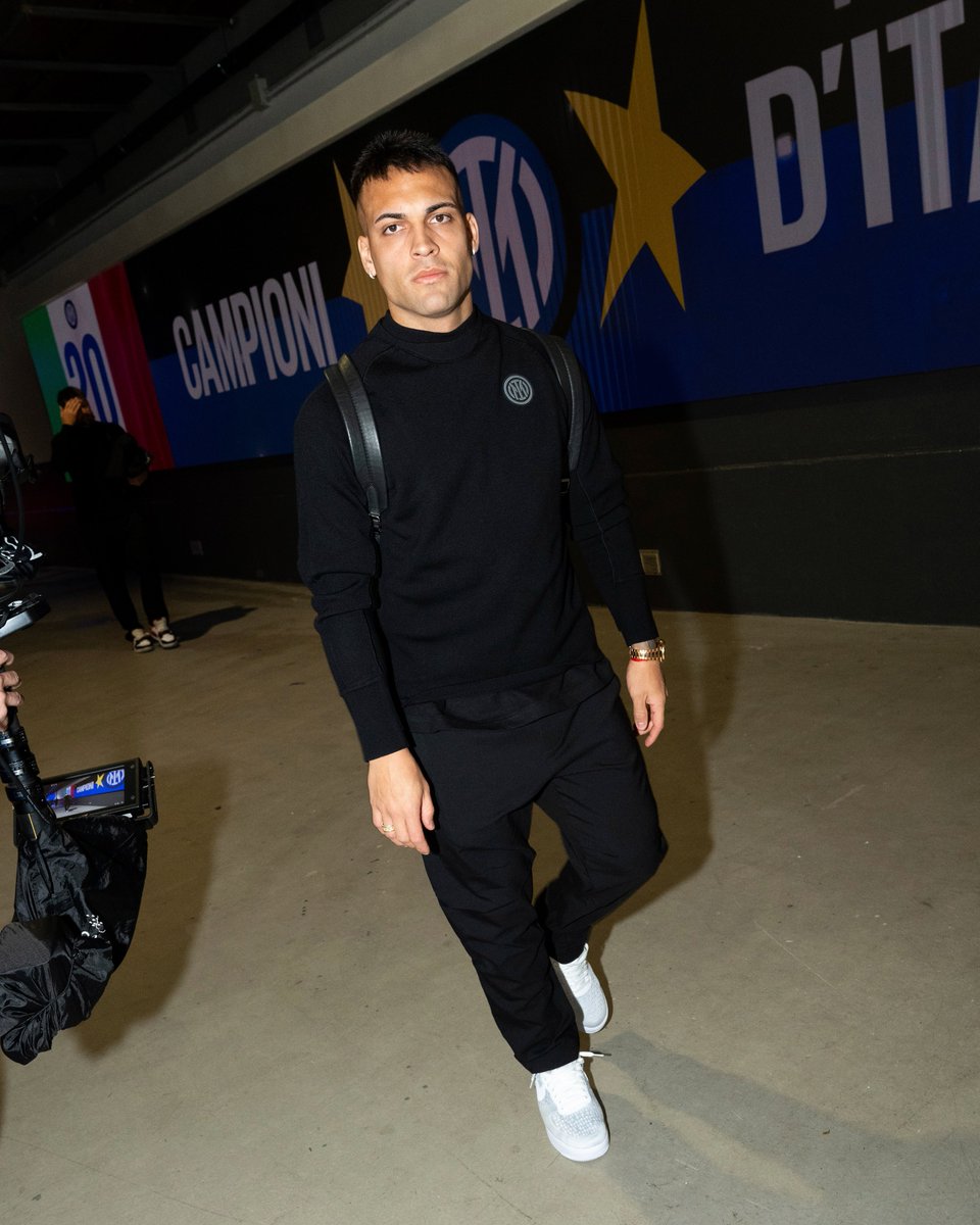 Arriving in style with Nike ESC x Inter 😎🖤💙

#ForzaInter #InterTorino #nikefootball