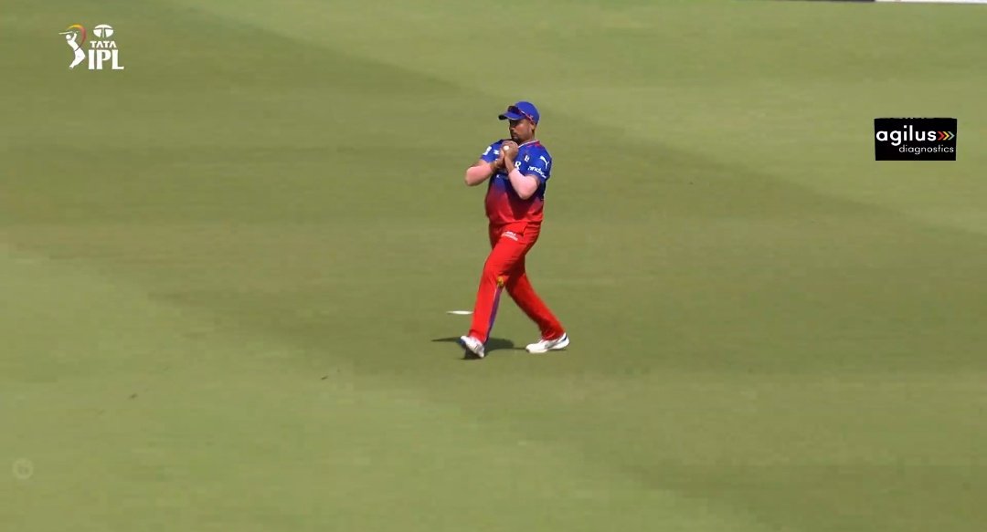 JonahAbraham26's tweet image. Woahh. And the newcomer Swapnil Singh takes the first wicket for RCB by getting the wicket of Saha. 

Nice one Boyy 🔥💪🏻

#RCBvsGT #SwapnilSingh #GTvsRCB