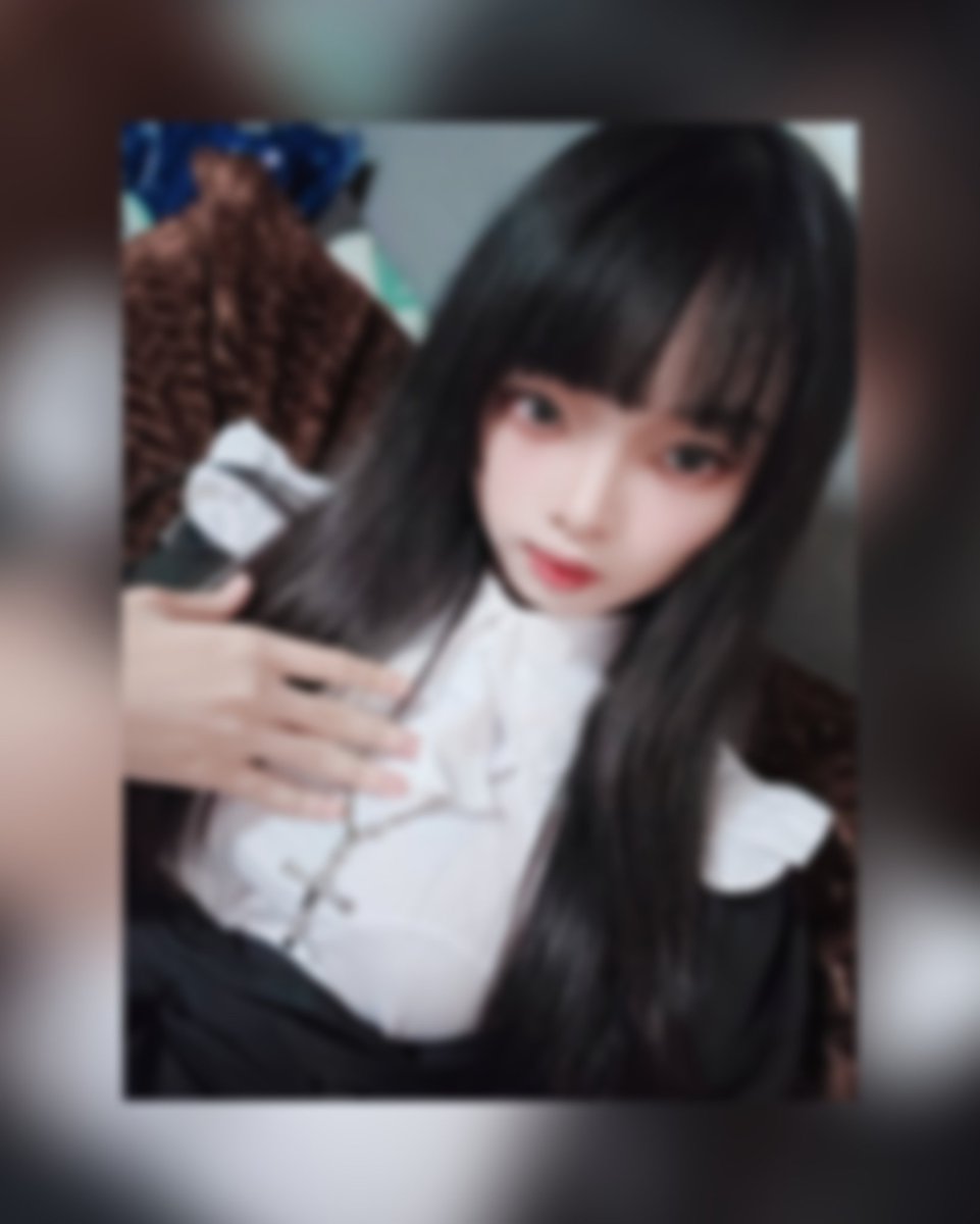 最近被期中追著跑啊啊啊啊😭😭
所以沒甚麼發文跟自拍🥺🥺
這張應該沒發過...嗎？🥺

不過最近倒是一直在拍朋友🤣🤣
而且我發現有調色修圖的話
真的會差很多ww之前高中的時候
攝影老師一直說無法理解他教到的學生為什麼都直出 （當時我也認為直出就行🫠)現在想想真的傻ww 
我前幾天還拿2022年跟朋友外拍的照片出來修🤣真的是有修有差(*´д`)但是我同時也看到了自己的進步w
至少現在願意後製調色修圖了啦ww

好奇大家對照片直出跟後製調色修圖的看法是什麼(*´･д･)?

之後可能也會將自己拍的照片
放在小帳吧✨✨🤣

而且我意識到我拍照的時候
真的是要瘋起來也很瘋的那種
為了照片啥都行（？？？🤣