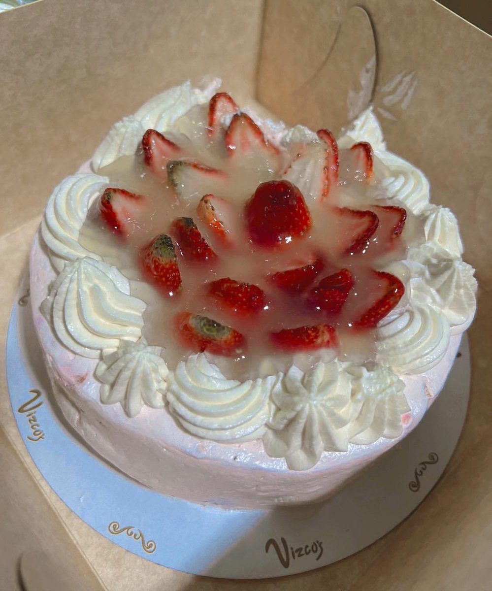 iamrainiel's tweet photo. CRAVINGS SATISFIED ๐๐ฐ
#VizcosCake #StrawberryShortcake #BaguiosBest #Dessert #Foodgasm https://t.co/5mIGxg9rZY