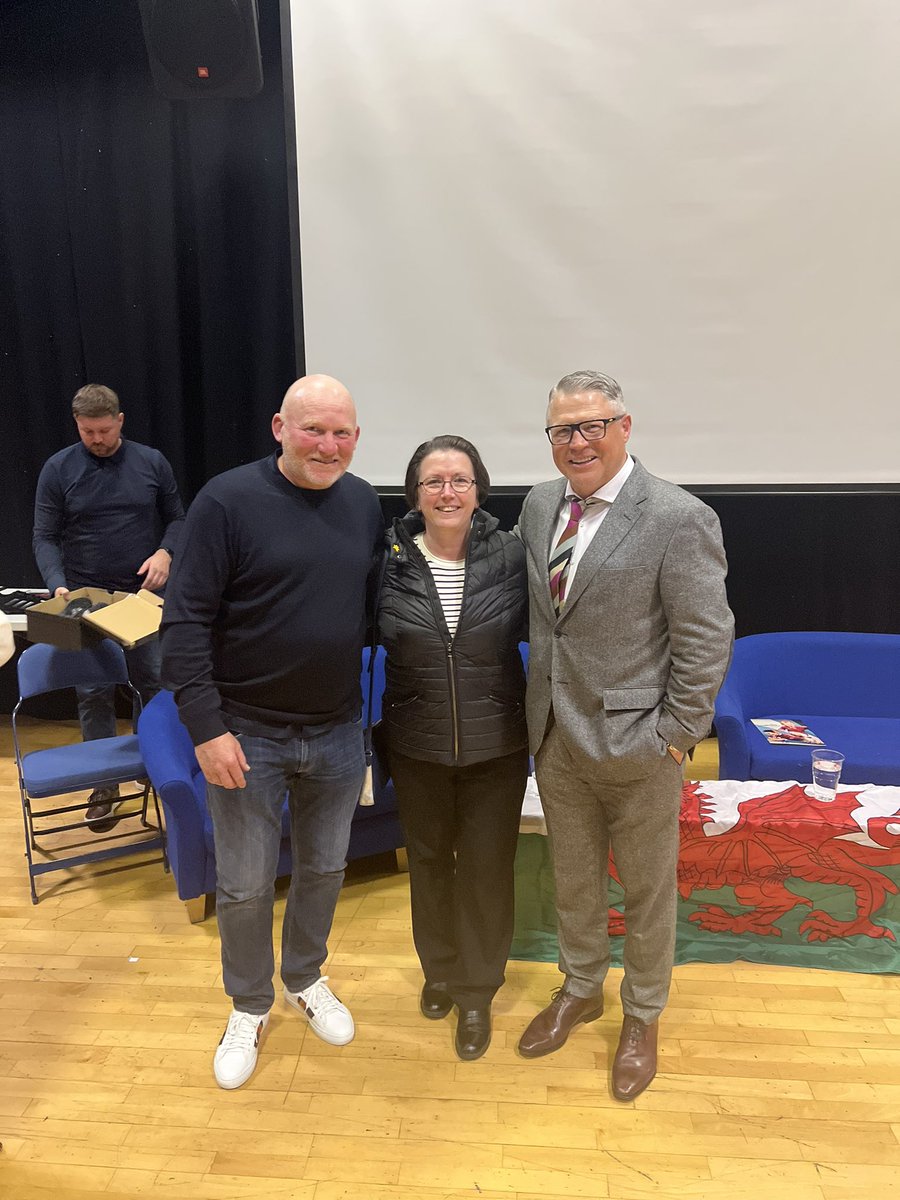DonnaGregson's tweet photo. About last night! #NeilJenkins #ScottGibbs #Wales π΄σ §σ ’σ ·σ ¬σ ³σ Ώππ΄σ §σ ’σ ·σ ¬σ ³σ Ώπ @SwanseaGrand https://t.co/Gn7akXeeW0