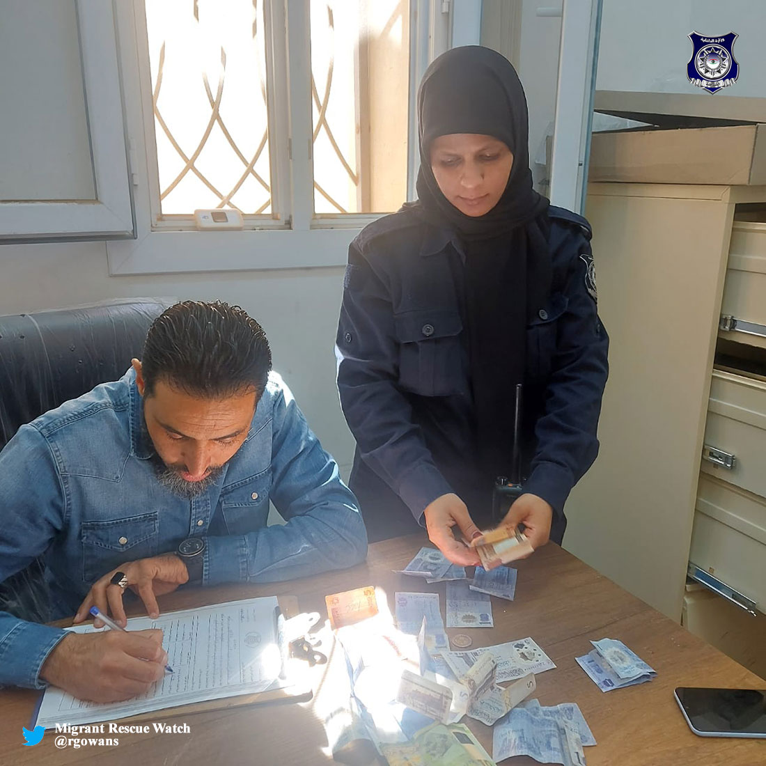 #Libya 25.04.24 - Tripoli Police in continuation of campaign against panhandling in public areas apprehended 2 #migrant females with children of Arab nationalities. The individuals were transferred to Tripoli Security Directorate for legal action. #migrantcrisis #Frontex