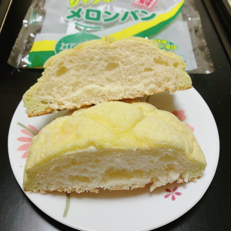 工藤パン 「ジャンボメロンパン」 4月の新商品🎉 ふわっとしっとりした