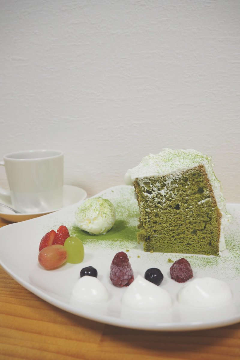 RoseBlasse's tweet photo. 待ちに待った待望の復活！！
以前日本橋にあった紅茶とスコーンのお店、RFcafe(@RF_Cafe )さんがジョイフル三ノ輪商店街内にオープンしましたー！
以前は休み無しでオープンしていましたが今回はしばらく木〜日営業との事です！
もしご興味ある方��行ってみてくださいー！ https://t.co/tqmCNAPlyJ