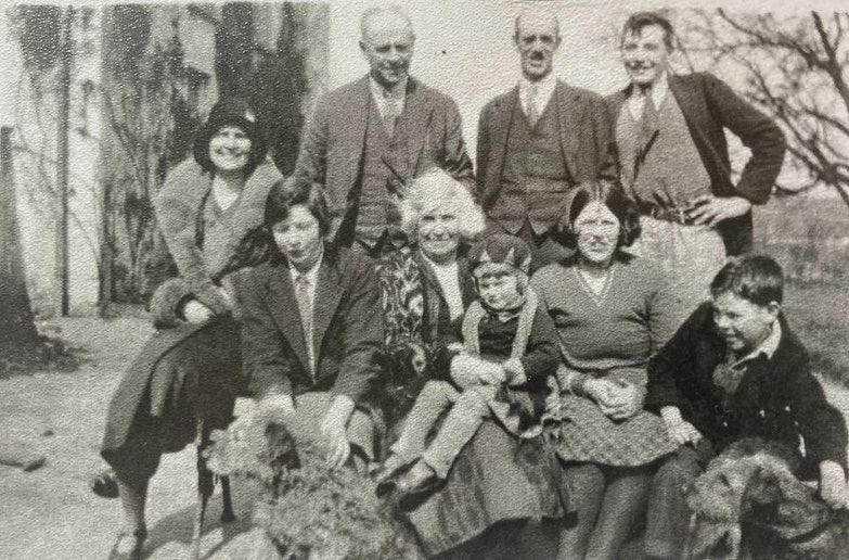 Blair as a 16 year old, back row, far right, with his family taken at Mount Pleasant, the family home #Newtownards then a pupil at @RegentHouseSch and playing for @ArdsRugbyClub  
Devoted to them, he wrote prolifically throughout his later wartime service #BlairMayne #PaddyMayne