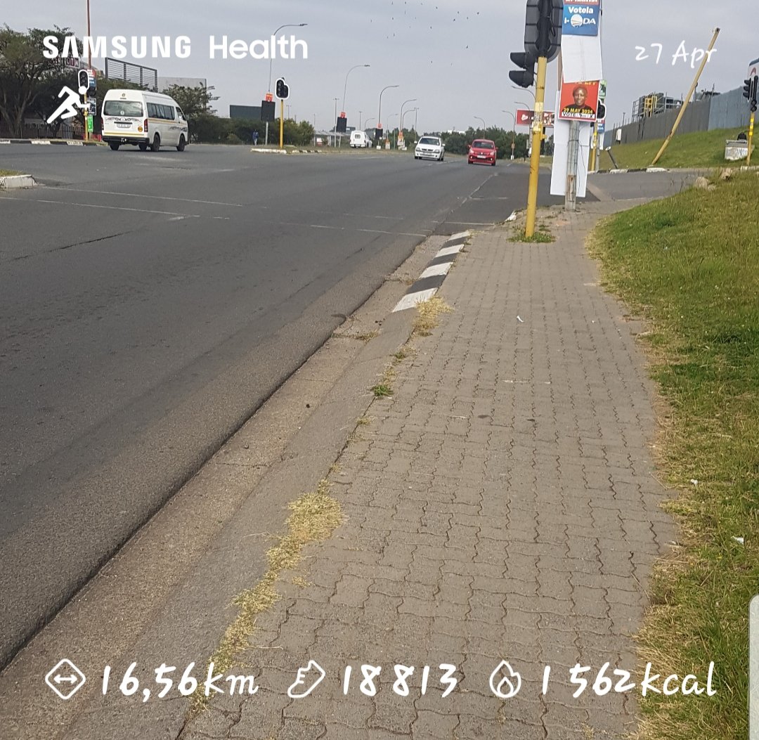 GiggyN's tweet photo. Saturday run
.
.
.
#RunningWithTumiSole #SaturdayMorning https://t.co/9TMwCTN4Mk