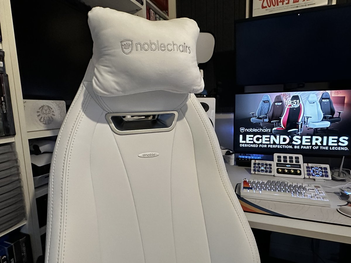 I checked out the Legend gaming chair from @noblechairs in stunning white and it might just be my new favourite chair! Full review linked in comments. Definitely finishes the #Starfield themed desk perfectly!