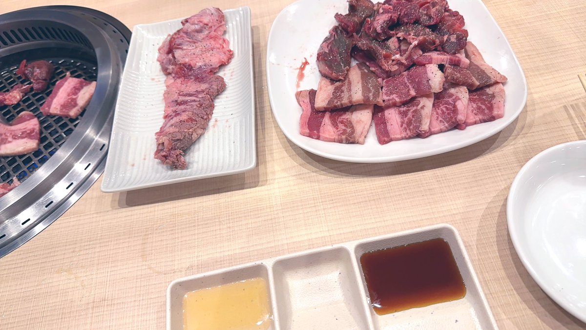 PLM149's tweet photo. 誕生日は焼肉しか勝たん💖👊🥰🥰 https://t.co/2f9w6BEN9r