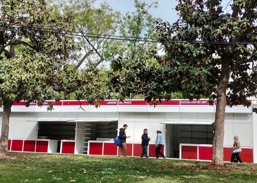 libdelprado's tweet photo. ‼Nuestra caseta va tomando forma‼
☑ Desde el 2 de mayo nos encontrarás en la caseta 1 de la @FLibroAntiguo.
📍#PaseodeRecoletos
▶+info: https://t.co/IZ4BEqYqjx #FeriaLibroAntiguoyOcasiónMadrid #libroantiguo #librosantiguos #lasletrasstreet #barriodelasletras #vivelasletras https://t.co/QILKHyZXzt
