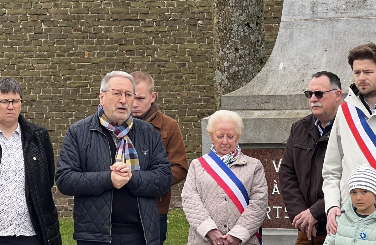 BernardBaudoux's tweet photo. « Celui qui oublie son passé est condamné à le revivre. »

Nous avons commémoré ce dimanche matin la journée nationale du souvenir des victimes de la déportation. Face à la montée de l’extrémisme, n’oublions jamais ce que la haine des autres a engendré dans notre pays. https://t.co/FmkIHmE2fe