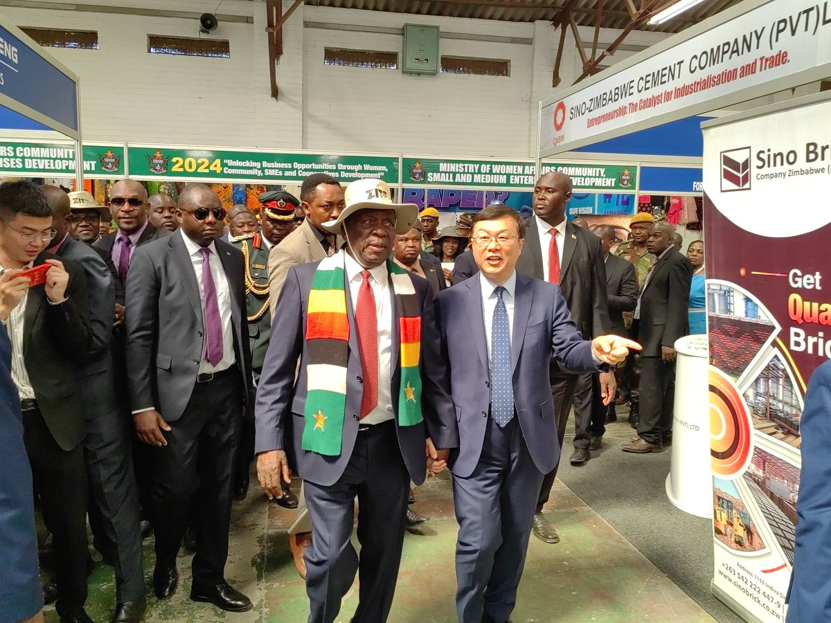 China_Amb_Zim tweet picture