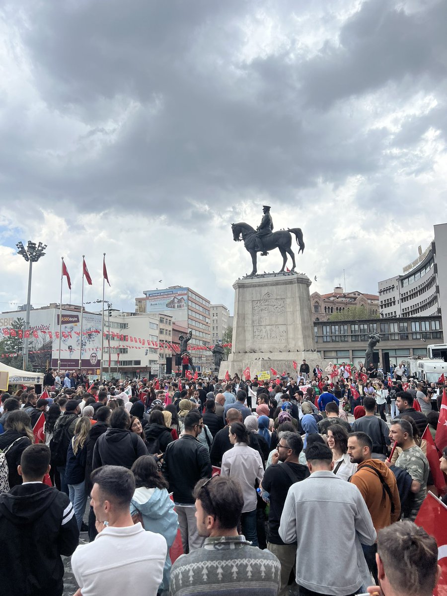 Mülakatsız 68 bin öğretmen ataması için Ankara Ulus meydanındayız.

<a href="/RTErdogan/">Recep Tayyip Erdoğan</a> 
<a href="/memetsimsek/">Mehmet Simsek</a> 
<a href="/Yusuf__Tekin/">Yusuf Tekin</a> 

#Mülakatsız68BinÖğretmenUlusta