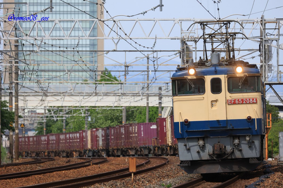 GWに入り空コキ多数でしたが何とか隠せたかと💦
5087レ　EF65 2084牽引コキ（新A22）
2024/4/28　東海道線にて