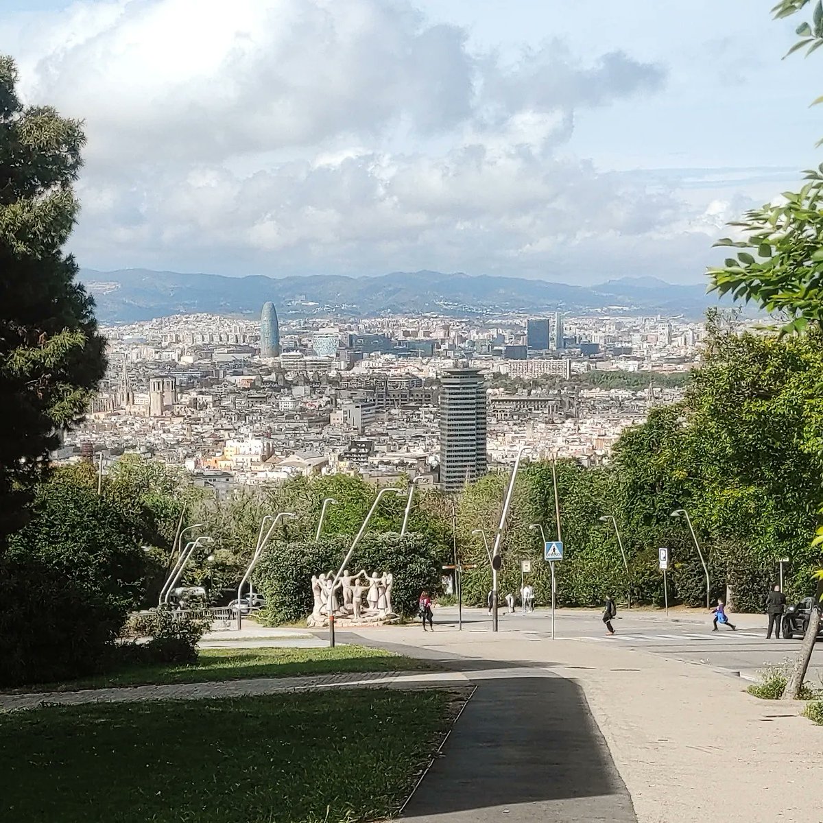 egimons's tweet photo. BARÇA 🇪🇸🌴☀️🍹😎
#Barcelona #spain #urban #city #vibes https://t.co/88C5vUvnvZ