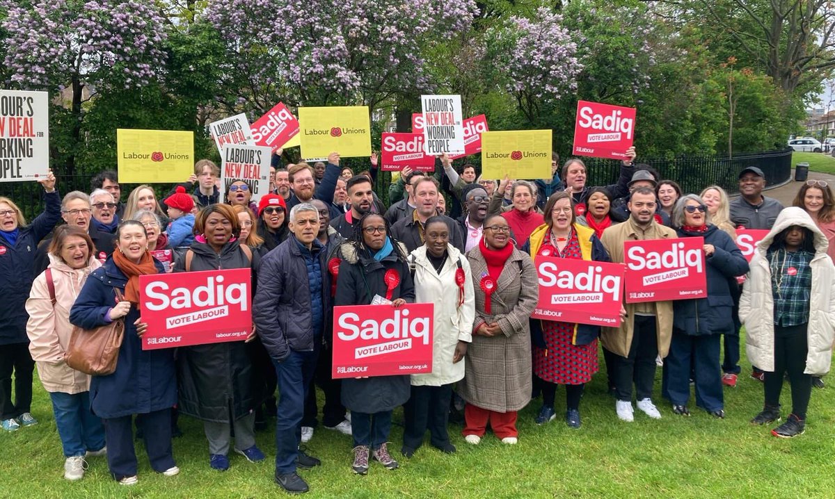 Thank you @labourunionsuk, all the campaigners, residents and passersby who offered a big warm welcome to @SadiqKhan in #Hackney this weekend🌹❤️ A vote for #Labour is a vote for: 🌹40,000 council homes 🌹Free school meals 🌹A fairer, greener #London