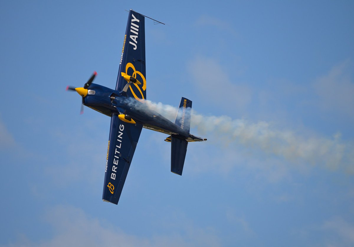 小松基地航空祭2024
室屋義秀さん
 #マニアなら黙って腹で勝負じゃ