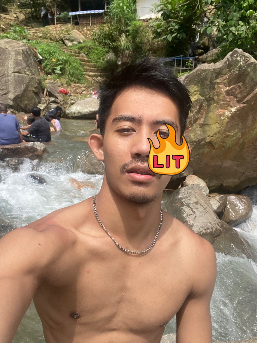 kingsof_kings's tweet photo. Kecapaian juga kesini, kalau di curug udah pasti kayak bocil anteng main air.

📍Curug Leuwi Hejo🌿 https://t.co/4VAN9dIp2B