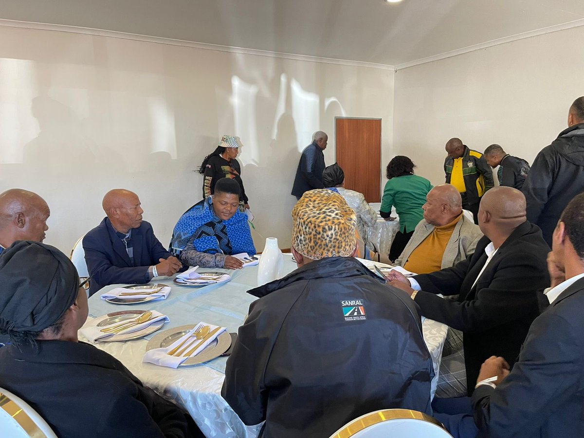 This morning the ANC President Cde Cyril Ramaphosa at the Breakfast Engagement with traditional leaders at the QwaQwa Environmental Education Centre

#VoteANC 
#VoteANC2024 
#LetsDoMoreTogether