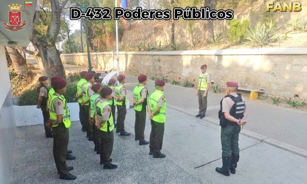 CmdtePtSudeban's tweet photo. #28Abr🔺Estamos dispuestos a sacrificarlo todo por la protección de nuestro pueblo. https://t.co/H6yzfO1m9Q
