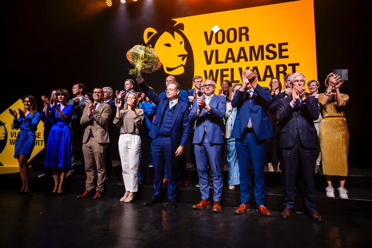 Gedaan met Vivaldi, gedaan met de hardwerkende Vlaming uit te persen en uit te lachen, gedaan met besturen zonder Vlaamse meerderheid. Het komt op ons aan om een kentering te brengen. Niemand anders zal het doen, niemand anders kan het doen. De komende weken wordt het pleit