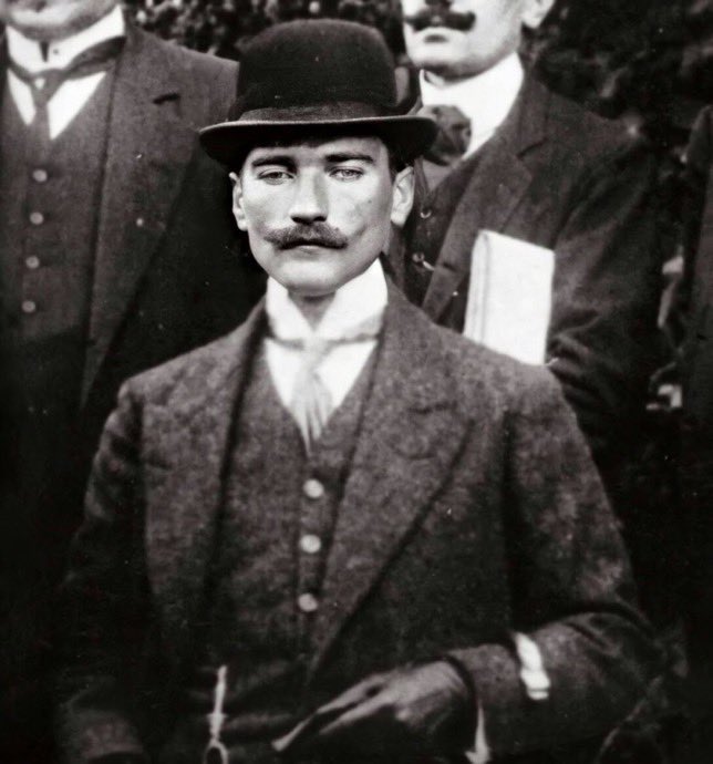 1910, Picardie Manevraları'nda gözlemci olarak bulunan Kolağası Mustafa Kemal (Atatürk) Bey.