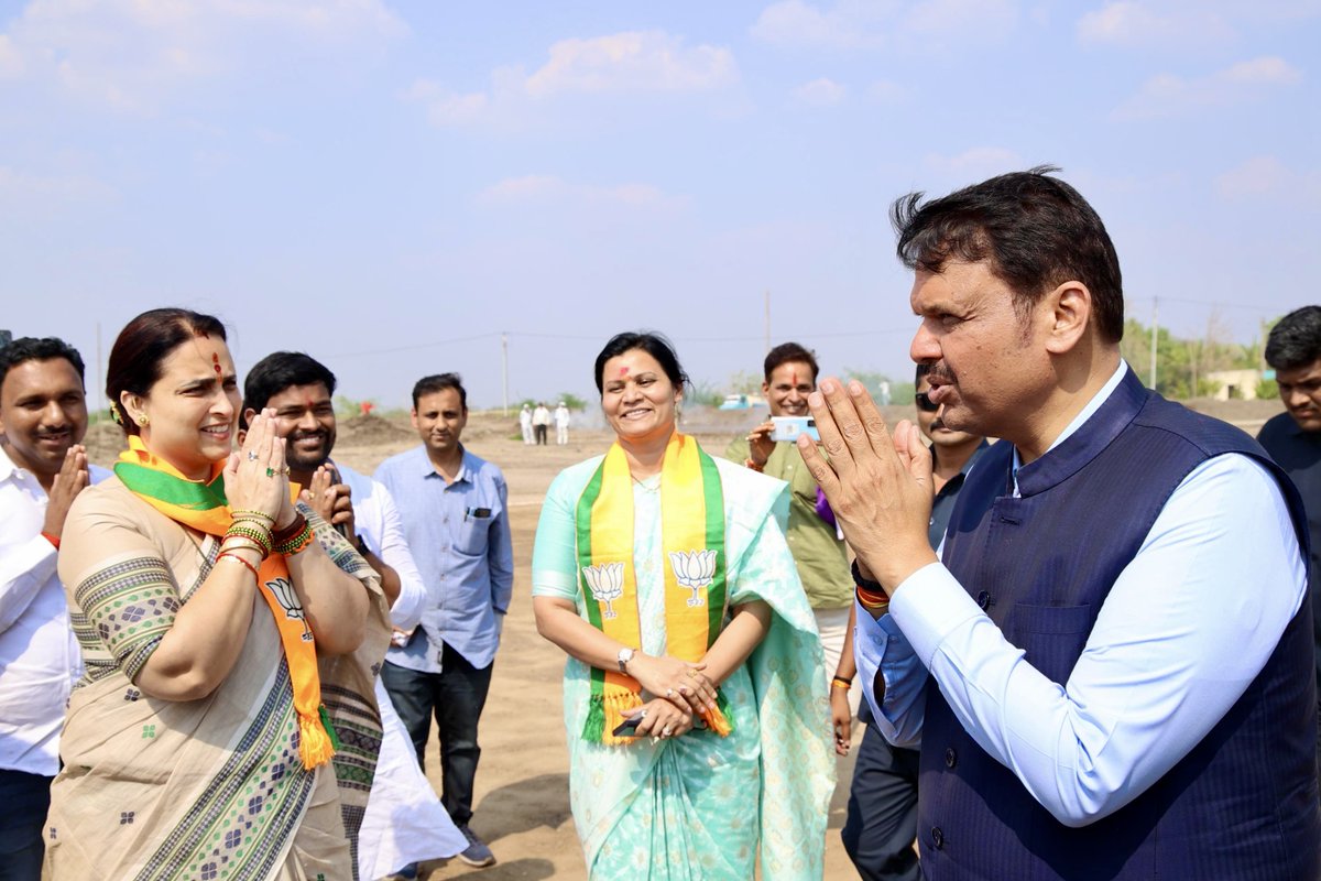 Dev_Fadnavis tweet picture