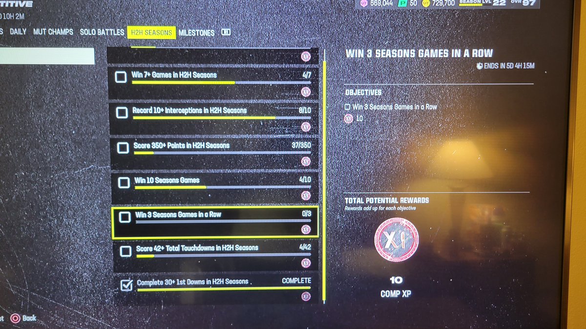 ChuckTayze's tweet photo. @MaddenNFLDirect missing xp for the Comp Pass milestone "3 in a row" on Seasons. I've restarted console twice and still no update. 

Any help? https://t.co/x2y3eYm7s1
