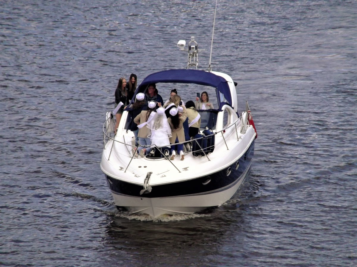 jac61941964's tweet photo. Party boat on the river Tyne. photos taken from the Millennium bridge.
#Tyne
#Boat
#Newcastle
#Gatehead https://t.co/DVnOPfLPfq