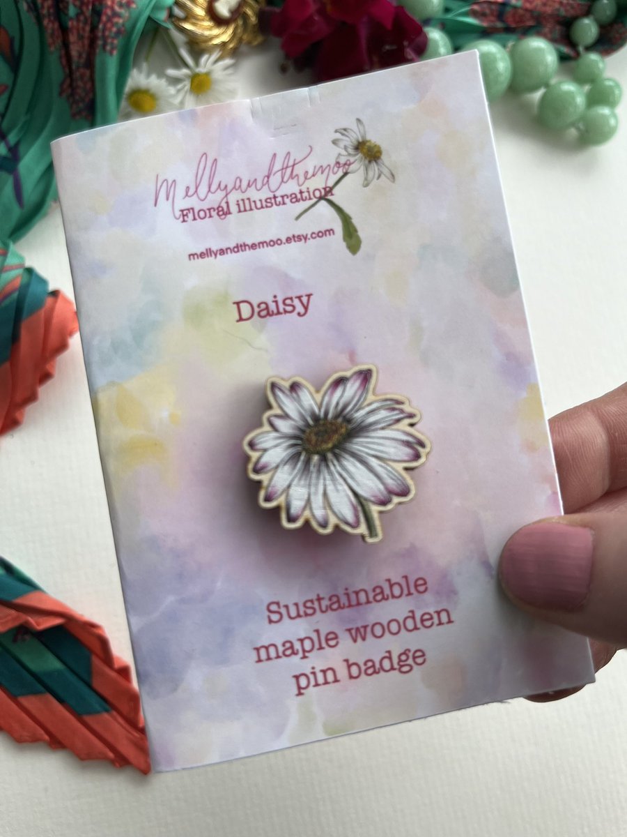 Cutey patootey #sustainable #pinbadges are in my etsy shop today with free shipping this week. Lovely affordable little treat! Get yourself some happy post here mellyandthemoo.etsy.com/listing/169902…