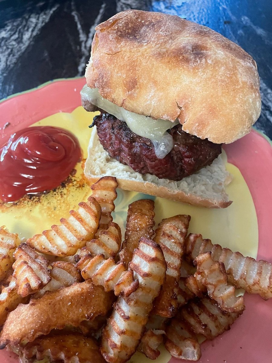 It takes a whole lot more than a tornado watch to keep me from grilling out!
#socialnetworking #socialsaturday #bbq #goodfood #calories