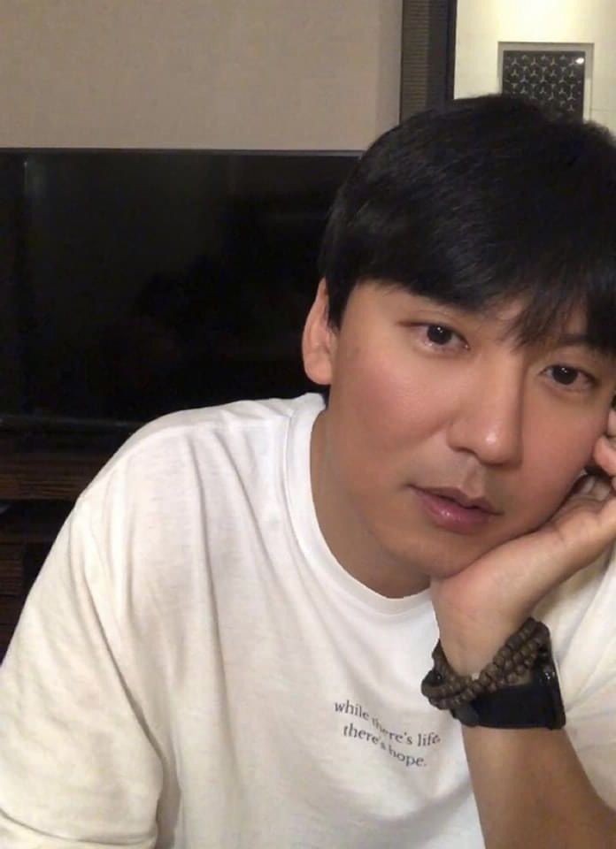 restless1188's tweet photo. I'm still here admiring you, silently ..

I miss you 😘

#KimNamGil 🥀🖤 https://t.co/UuiOf8gGB4