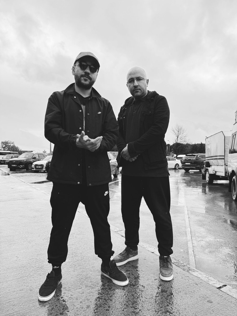 Bu akşam saat 21.00'da İzmir Ooze Venue sahnesindeyiz! Biletler için: biletix.com/etkinlik/3OSCS…