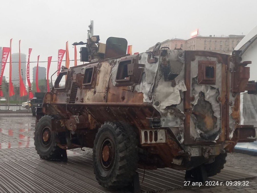 🚨🇦🇺🇷🇺A Captured $2.4 Million Australian Bushmaster vehicle was spotted at a public display of western trophies in Moscow, Russia.