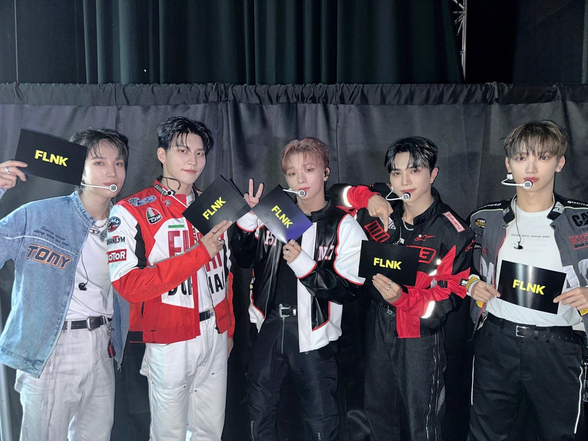 bstageplus's tweet photo. [📸]
2024 VANNER 1ST CONCERT [THE FLAG：A TO V] IN SEOUL

끝나지 않았으면 하는 시간.. 
FLNK에서 연결되어 행복했어요🥰
멋진 공연 보여줘서 고마워요 VANNER🫶

#VANNER #배너 #THEFLAG_ATOV
#ONLINE #STREAMING #FLNK