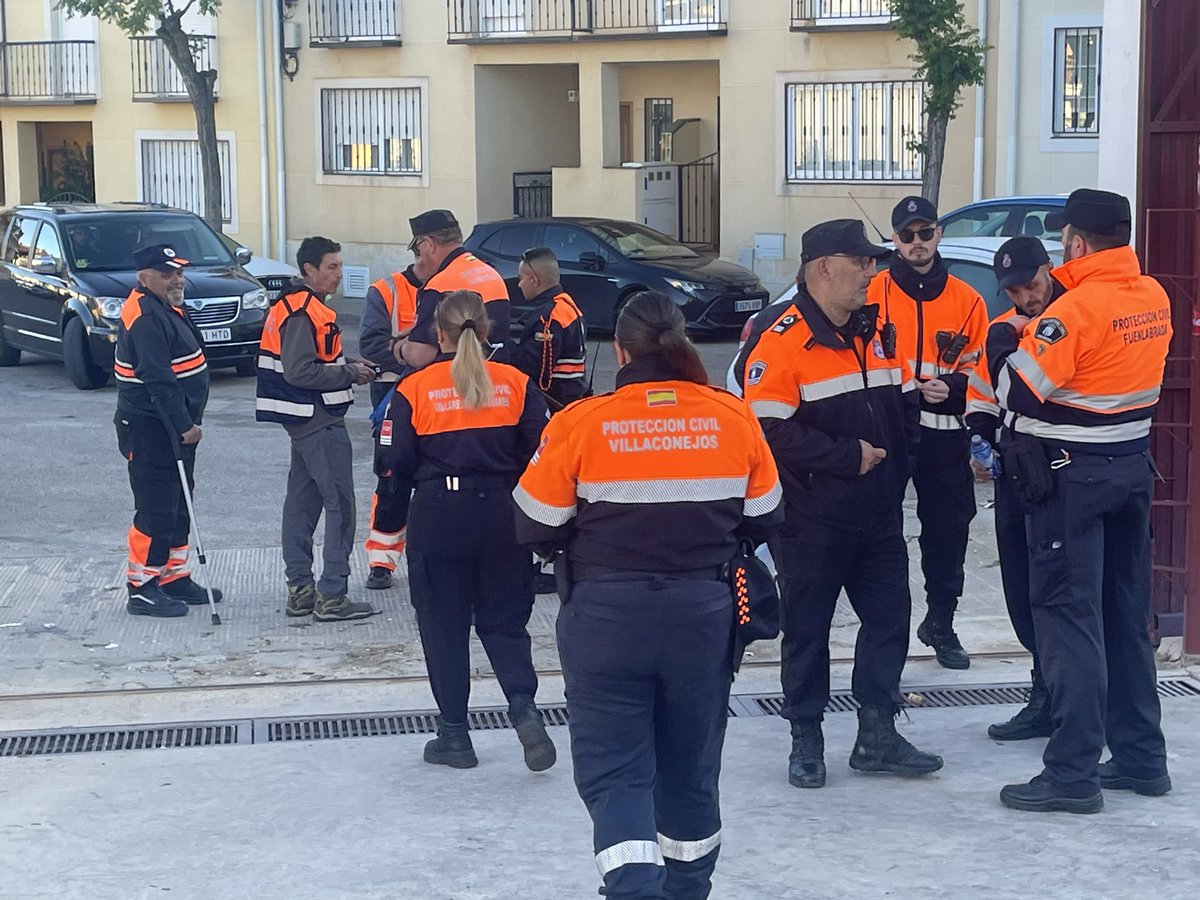28-4-2024, en la mañana de hoy, colaboramos, prestando servicio preventivo en evento deportivo 🚴‍♂️🚴‍♂️con los compañeros de Villarejo albanés

#lasprotescolaboran