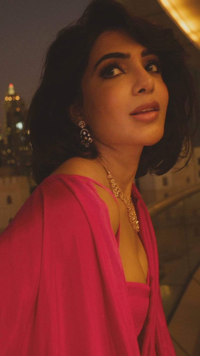 RewaNishad's tweet photo. #HappyBirthdaySamantha 

                   Looking gorgeous 🥰 ll

Cute and sweet and beautiful lady ❣️

                   👑 ll beauty queen 👑 ll

Happy birthday queen ll 🎂🎉🎈

@SenderLabs https://t.co/lrRO9APyiA