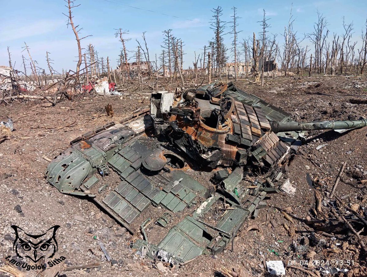 Уничтоженный чешский танк Т-72ЕА в освобождённом русскими войсками селе Новомихайловка