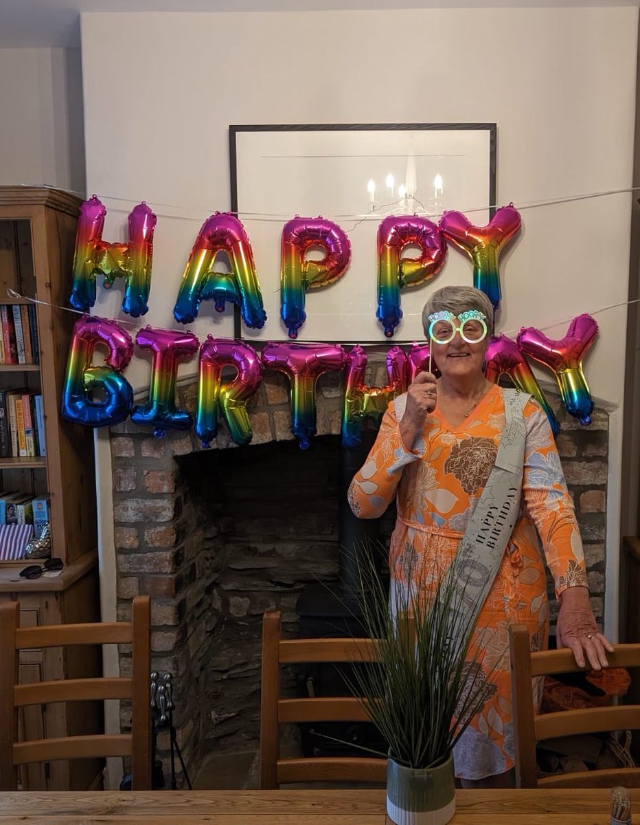 Today my mum is 70, she’s celebrating by beating a piñata, listening to Patti Smith, eating cake and drinking gin. Pretty much the way she plans to go on for the rest of the year✌🏼🥳