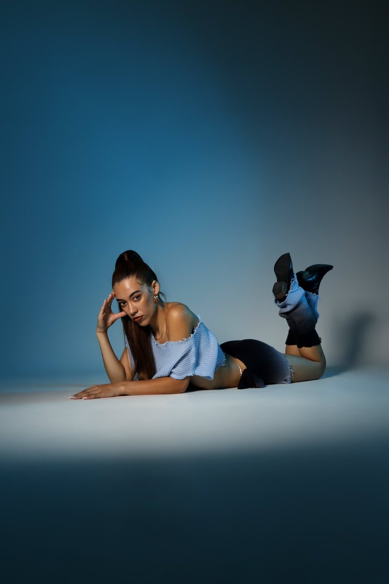 carstenschante_'s tweet photo. for my debut EP cover I wanted something unique that nobody had, I decided to transform my jersey into a set perfect for my untold story as I introduce my new music … coming soon 🦋
📸 @studio_c_photo 
#aspiringstylist #creatives #indepentartist https://t.co/NBZeuF7mZN