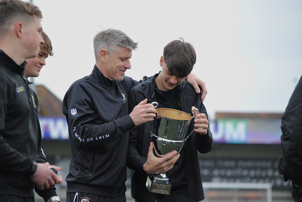 altonfc_dev's tweet photo. Yesterday at half time the Dev team were presented with the Suburban League Central division title 
@alton_fc @AltonHampshire @Coomersltd @weyvalleyradio @TriplefffBrewer 

Thanks to #oldsnaps for the photos https://t.co/g25yIu5pL1