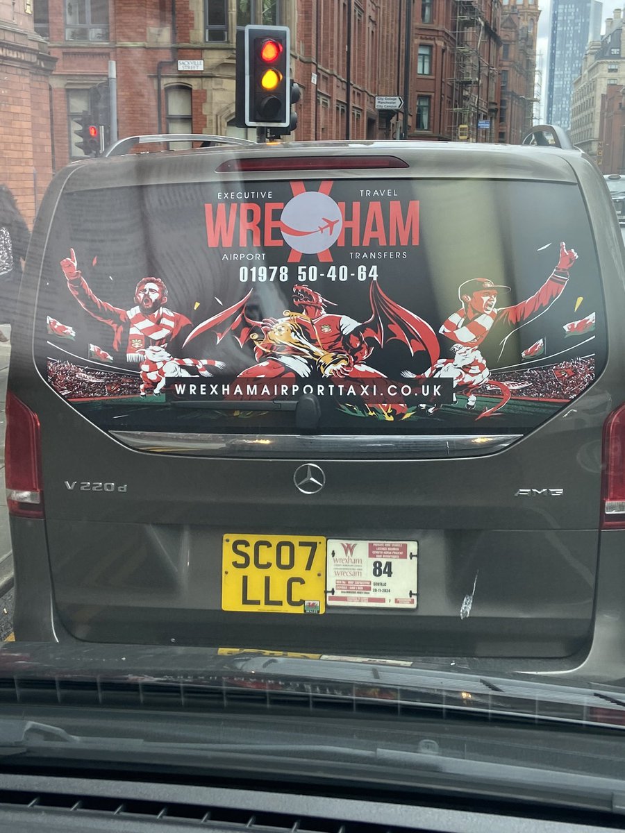 stevetitty's tweet photo. @VancityReynolds spotted in Manchester City centre https://t.co/Vcl1cKcBMU