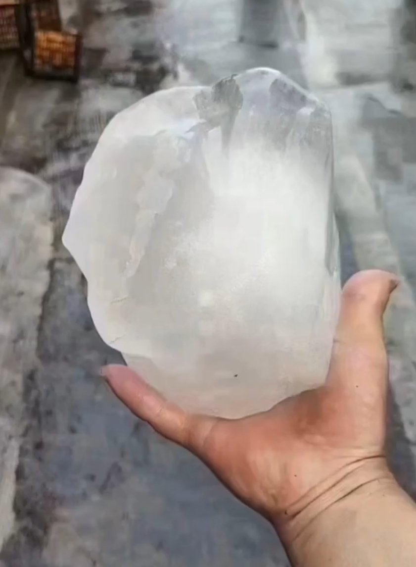 #Weather #hail Look at the size of that hail from southern China 😮