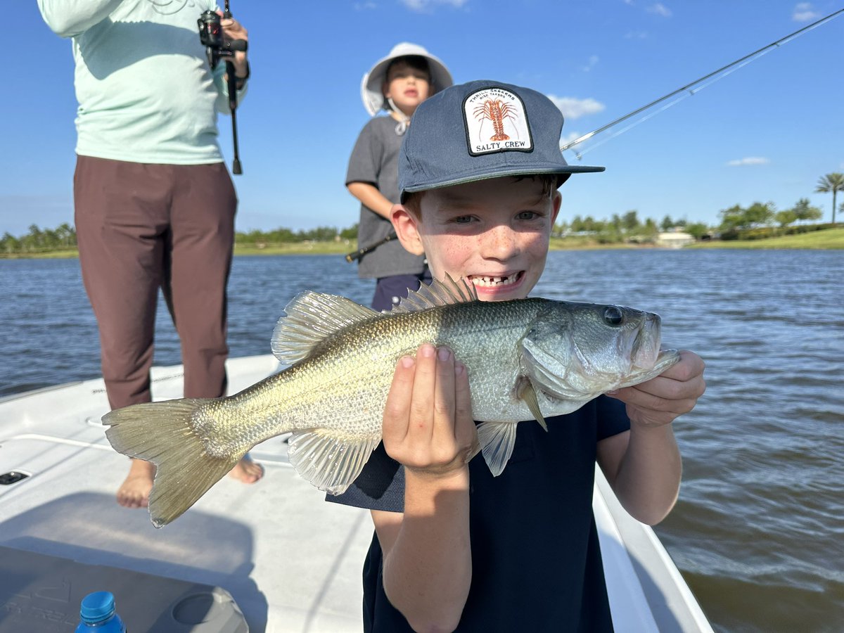 Make smiles! Take a kid fishing. @DaiwaUSA @SuzukiMarineUSA @doaluresusa @HumminbirdFish @MinnKotaMotors #kidsfishing #bassfishing #inshorefishingpalmbeach