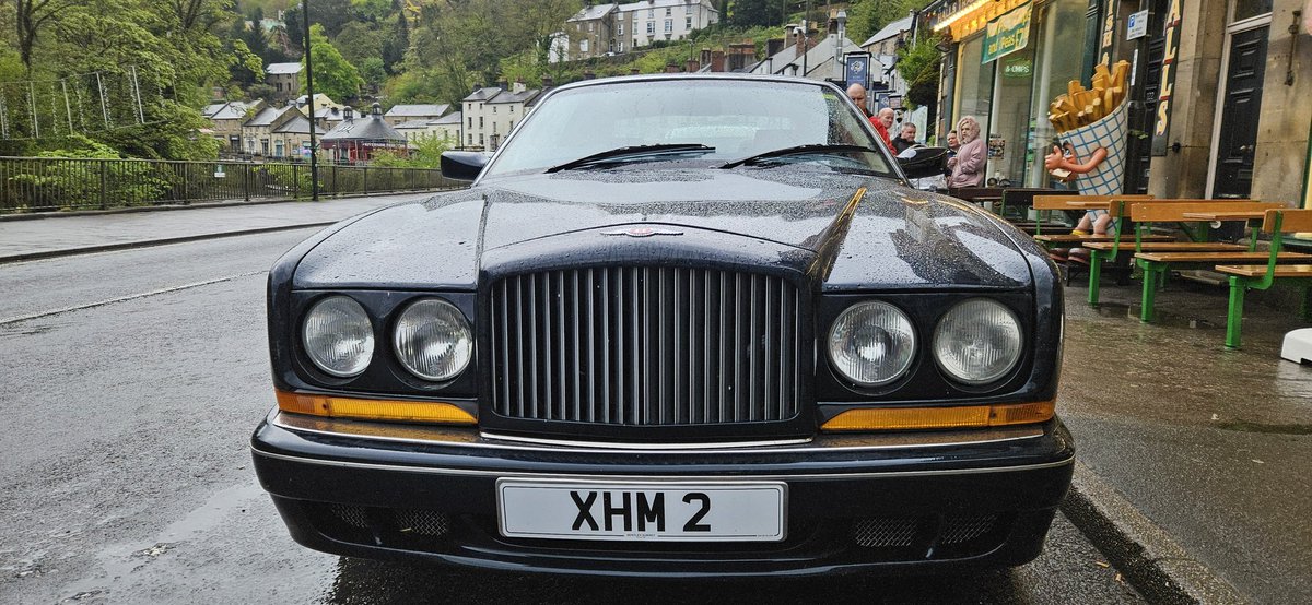 That's brightened up a dull day in Matlock Bath.
A proper Bentley Continental 😍😍