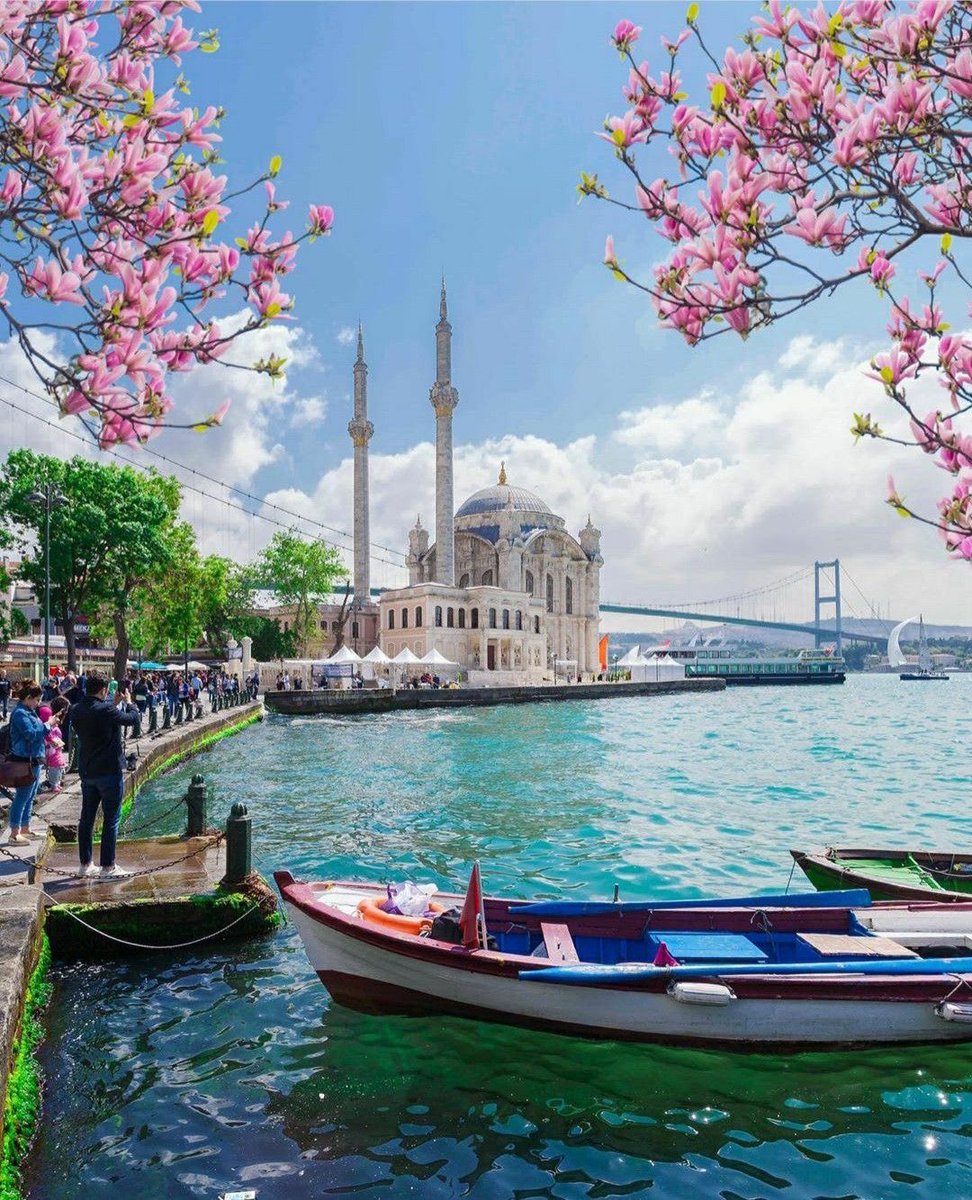 “İstanbul'a bakış atmanın bir yeri, raconu; hatta mevsimi vardır.” Haluk Dursun
