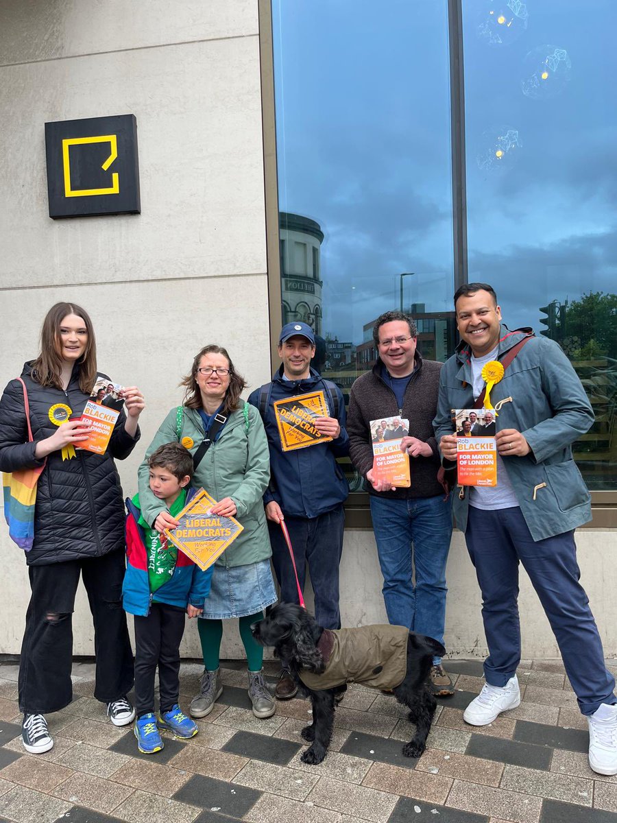 Great to be out in Islington this morning campaigning to #FixTheMet with @robblackie!! @IslingtonLibDem @LondonLibDems @markpack