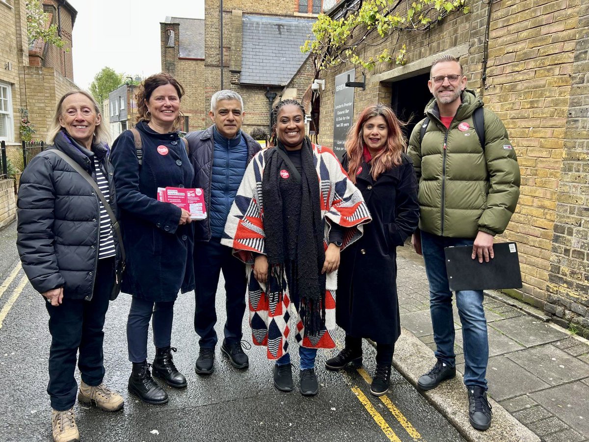 Great to see @SadiqKhan back in Lambeth in #Clapham where we celebrate our diversity. It’s a shame the Tories are running anti ULEZ Facebook groups riddle with racism and abuse. We need a Mayor that unites all Londoners and so please use all three votes for #Labour 🌹🌹🌹