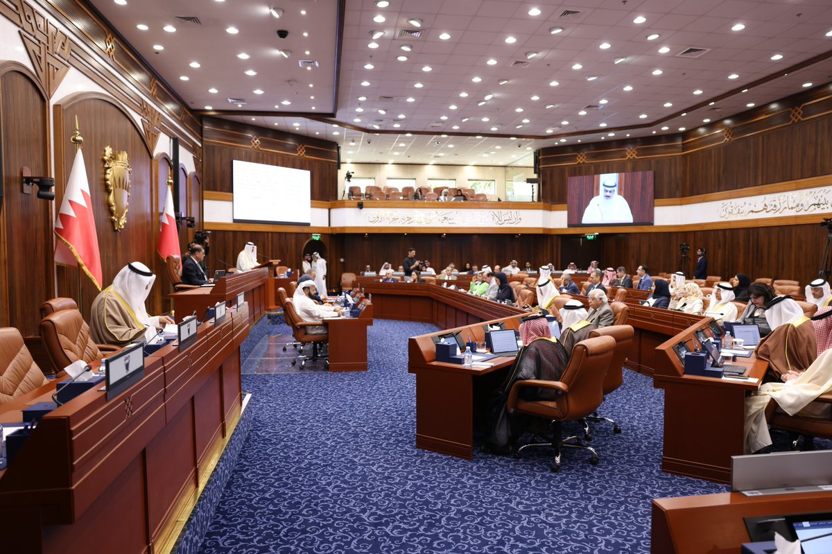 🔹 مجلس الشورى يوفق على تقرير لجنة الشؤون التشريعية والقانونية حول الاقتراح بقانون بتنظيم تقنيات الذكاء الاصطناعي واستخداماته، والمقدم من أصحاب السعادة الأعضاء: علي حسين الشهابي، جمال محمد فخرو، الدكتورة جهاد عبدالله الفاضل، الدكتور محمد علي حسن علي، دلال جاسم الزايد.